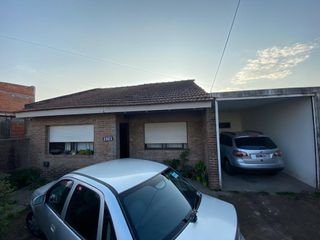 Foto 2 de Casa en venta - 3 dormitorios 2 baños 1 cochera - 100mts2 - Los Hornos