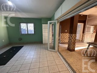 Foto 5 de Venta - Casa - 3 ambientes - c/cochera.