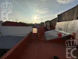 Foto 8 de Venta - Casa - 3 ambientes - c/cochera.