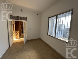 Foto 3 de Venta - Casa - 3 ambientes - c/cochera.