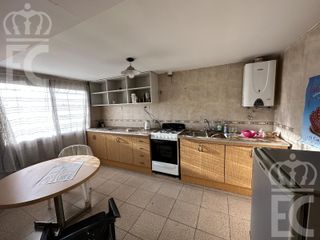 Foto 2 de Venta - Casa - 3 ambientes - c/cochera.