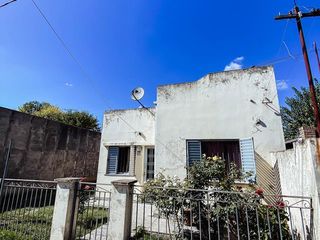 Foto 2 de Casa en venta - 3 Dormitorios 2 Baños 2 Cocheras - 88Mts2 - Villa Elvira, La Plata