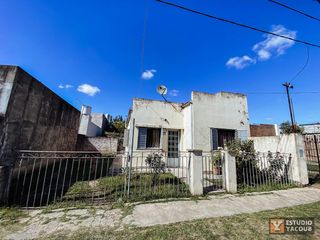 Foto 1 de Casa en venta - 3 Dormitorios 2 Baños 2 Cocheras - 88Mts2 - Villa Elvira, La Plata