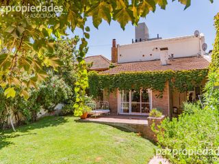 Foto 1 de Venta Casa 4 dormitorios Zona centro Neuquen
