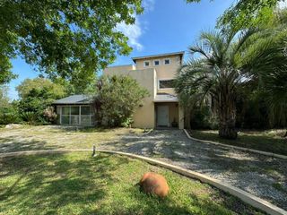 Foto 3 de Casa en venta - 3 Dormitorios 2 Baños - 2000Mts2 - Haras Del Sur I
