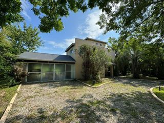 Foto 2 de Casa en venta - 3 Dormitorios 2 Baños - 2000Mts2 - Haras Del Sur I