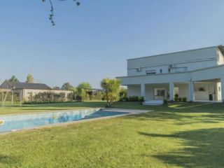 Foto 37 de Casa venta 4 dormitorios 2 baños 2400 mts 2 totales  - Villa Elvira