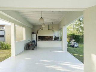 Foto 15 de Casa venta 4 dormitorios 2 baños 2400 mts 2 totales  - Villa Elvira