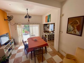 Foto 3 de Casa de 4 amb. con jardín