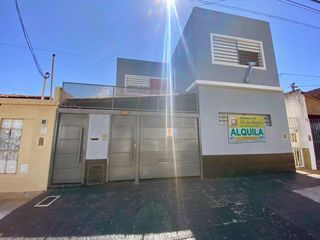 Foto 1 de Casa de 4 amb. con jardín