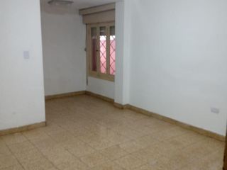Foto 10 de VENTA DE CASA TRES DORMITORIOS EN B° ALBERDI (Código: 330)