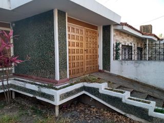 Foto 2 de VENTA DE CASA TRES DORMITORIOS EN B° ALBERDI (Código: 330)