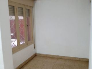 Foto 8 de VENTA DE CASA TRES DORMITORIOS EN B° ALBERDI (Código: 330)