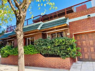 Foto 1 de Venta Casa en Pque. Patricios 280 m. Totales! Mas Cochera
