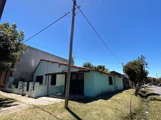 Foto 3 de Casa en venta - 2 Dormitorios 1 Baño 1 Cochera - 125Mts2 - Villa Elvira