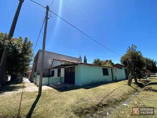 Foto 4 de Casa en venta - 2 Dormitorios 1 Baño 1 Cochera - 125Mts2 - Villa Elvira