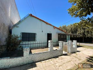 Foto 2 de Casa en venta - 2 Dormitorios 1 Baño 1 Cochera - 125Mts2 - Villa Elvira