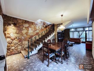 Foto 10 de Casa en venta - 3 Dormitorios 2 Baños 3 Cocheras - 459.98Mts2 - Berisso