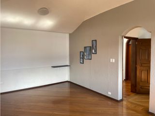 Foto 4 de Monteserrín, Casa Comercial en Renta, 170m2, 8 Ambientes