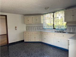 Foto 10 de Monteserrín, Casa Comercial en Renta, 170m2, 8 Ambientes