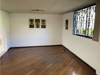 Foto 3 de Monteserrín, Casa Comercial en Renta, 170m2, 8 Ambientes