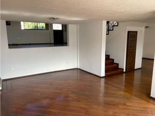 Foto 1 de Monteserrín, Casa Comercial en Renta, 170m2, 8 Ambientes