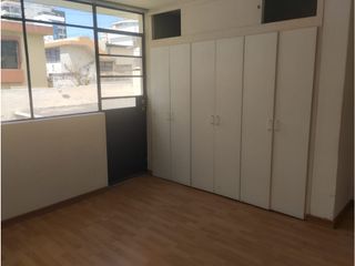 Foto 36 de Mariana de Jesús, Casa Comercial en Renta, 400m2, 11 Ambientes