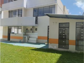 Foto 23 de Mariana de Jesús, Casa Comercial en Renta, 400m2, 11 Ambientes