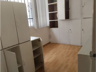Foto 7 de Mariana de Jesús, Casa Comercial en Renta, 400m2, 11 Ambientes