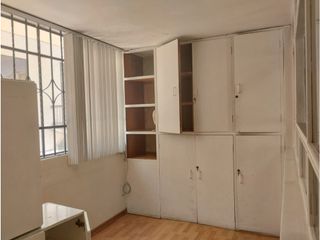 Foto 30 de Mariana de Jesús, Casa Comercial en Renta, 400m2, 11 Ambientes