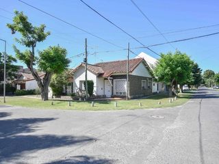 Foto 2 de Casa en venta - 3 Dormitorios 1 Baño - Cochera - 170Mts2 - Manuel B. Gonnet, La Plata