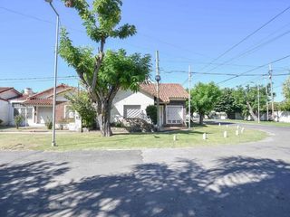 Foto 3 de Casa en venta - 3 Dormitorios 1 Baño - Cochera - 170Mts2 - Manuel B. Gonnet, La Plata