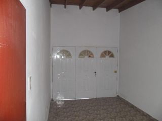 Foto 11 de Casa en venta - 2 dormitorios 1 baño 1 cochera - 300mts2 - Villa Elvira [FINANCIADA]