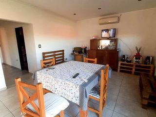 Foto 12 de Casa en venta - 3 dormitorios 2 baños - 280mts2 - Manuel B. Gonnet [FINANCIADA]