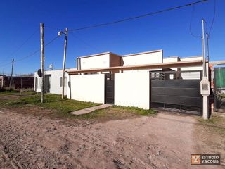 Foto 4 de Casa en venta - 3 dormitorios 2 baños - 280mts2 - Manuel B. Gonnet [FINANCIADA]