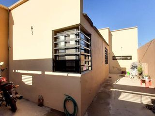 Foto 5 de Casa en venta - 3 dormitorios 2 baños - 280mts2 - Manuel B. Gonnet [FINANCIADA]