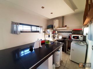 Foto 7 de Casa en venta - 3 dormitorios 2 baños - 280mts2 - Manuel B. Gonnet [FINANCIADA]