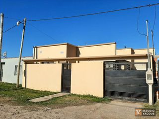 Foto 43 de Casa en venta - 3 dormitorios 2 baños - 280mts2 - Manuel B. Gonnet [FINANCIADA]