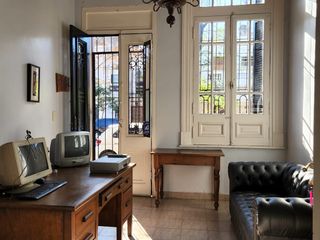 Foto 2 de PH con local y departamento en venta en Boedo!