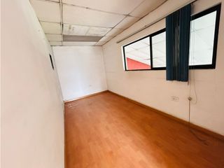 Foto 5 de La Armenia , Galpón en Renta, 350m2, 3 Ambientes