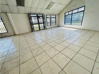 Foto 14 de La Armenia , Galpón en Renta, 350m2, 3 Ambientes