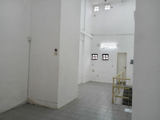 Foto 4 de ALQUILER LOCAL EN BALVANERA CON SOTANO