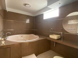 Foto 12 de SE VENDE IMPONENTE CASA EN NUEVO CHIMBOTE  300m2