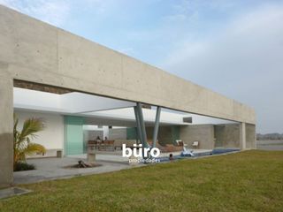 Foto 2 de ESPECTACULAR CASA DE PLAYA EN CERRO COLORADO KM 128 EN PRIMERA FILA EN VENTA