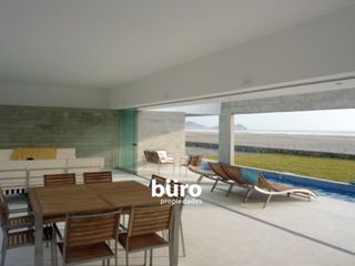 Foto 4 de ESPECTACULAR CASA DE PLAYA EN CERRO COLORADO KM 128 EN PRIMERA FILA EN VENTA