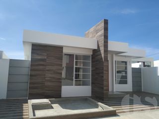 Foto 1 de CASA EN VENTA EN SUR DE MANTA