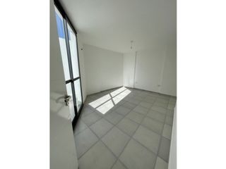 Foto 6 de Edificio frente al NUEVO CENTRO SHOPPING,categoría Cel 351-530----