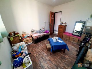 Foto 21 de Casa en venta - 3 dormitorios 2 baños - 280mts2 - Manuel B. Gonnet [FINANCIADA]