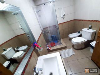 Foto 35 de Casa en venta - 3 dormitorios 2 baños - 280mts2 - Manuel B. Gonnet [FINANCIADA]