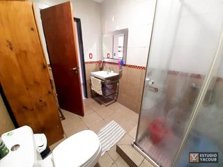 Foto 38 de Casa en venta - 3 dormitorios 2 baños - 280mts2 - Manuel B. Gonnet [FINANCIADA]